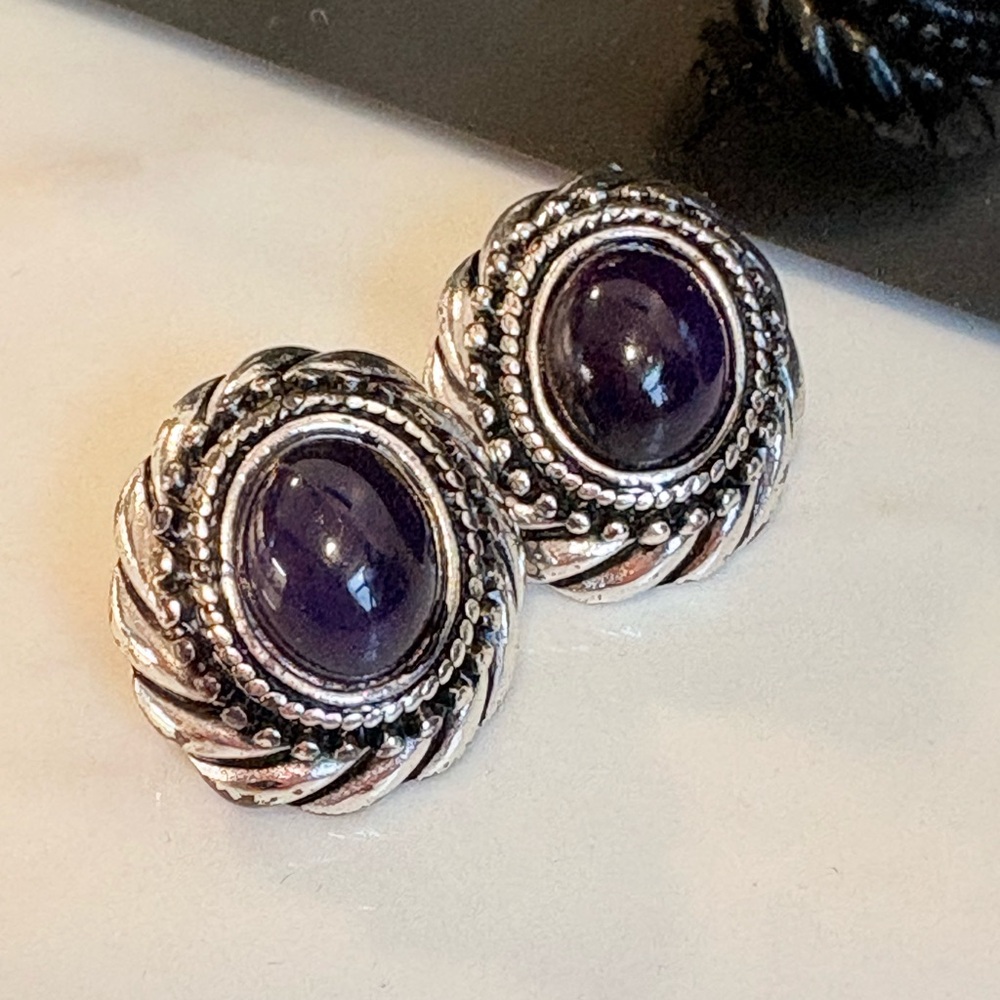 Vintage Avon 2003 Amethyst Purple Cabochon Ornate Oval Button Earrings NIB